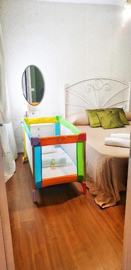 Sevilla ,Piso Completo En Buena Zona,Wifi Y Aparcamiento Kültér fotó