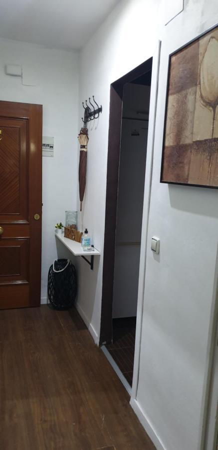 Sevilla ,Piso Completo En Buena Zona,Wifi Y Aparcamiento Kültér fotó