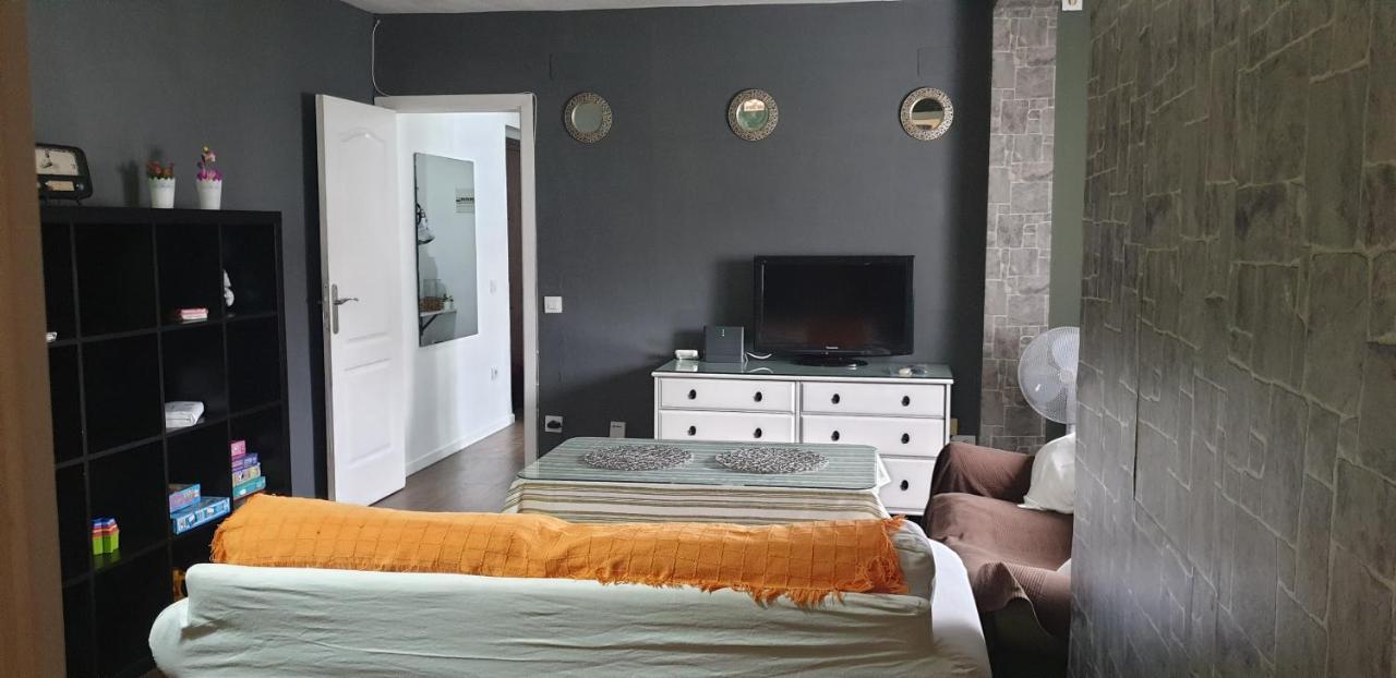 Sevilla ,Piso Completo En Buena Zona,Wifi Y Aparcamiento Kültér fotó